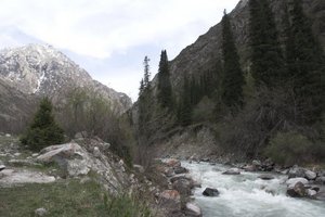 поехать в киргизию