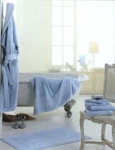 Коврик и полотенца для ванной