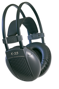 Закрытые динамические мониторные наушники  AKG K 55