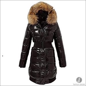 зимний пуховик на резинке внизу. Moncler