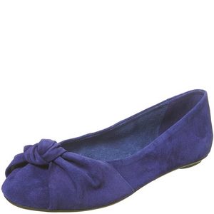 Suede Pump With Twist Vamp