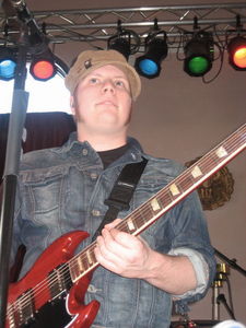 хотю на  концерт Fall out boy! и Патрика в подарочной ленточке у мну дома..