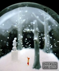 Водяной шар со снегом