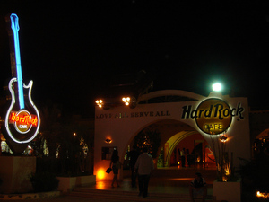 сходить в Hard Rock Cafe