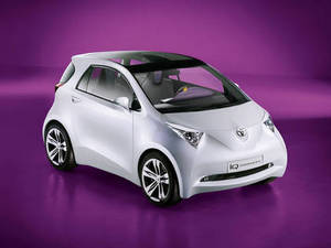 Белая toyota IQ