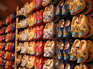 деревянные голландские туфли