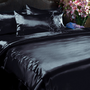 Шёлковое постельное белье черного цвета