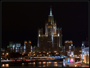 поехать в Москву