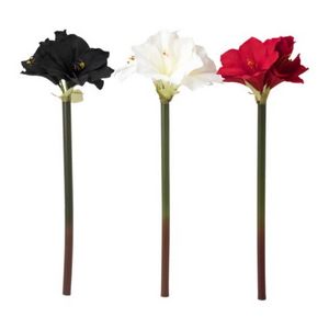 Три больших цветка трех цветов из Икеи