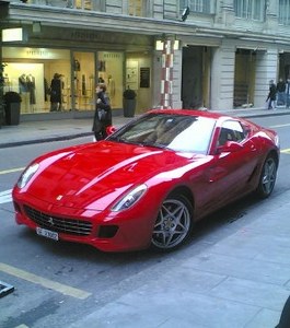 ferrari красная