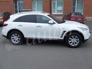 Infiniti FX35  в новом кузове белого цвета