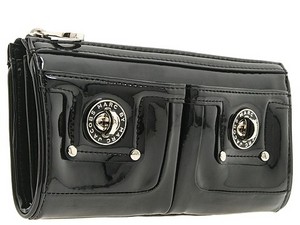 MARC BY MARC JACOBS TOTALLY TURNLOCK PATENT ZIP CLUTCH