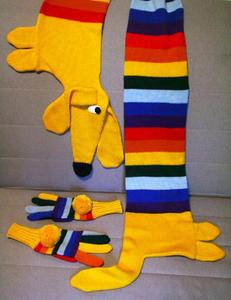 разноцветные полосатые перчатки
