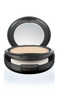 Studio Fix Powder plus Foundation (оттенок NW 15 либо светлее). M·A·C