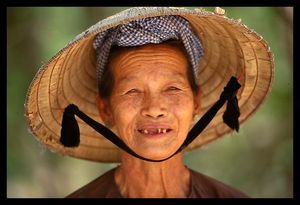 вьетнамская шляпа конусом