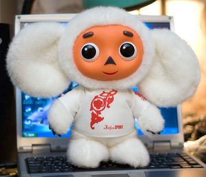 белая олимпийская чебурашка из магазина "BOSCOSPORT"