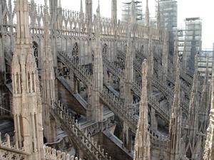 поехать в Италию