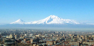 поехать в Армению