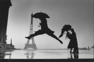 потанцевать под дождем в Париже