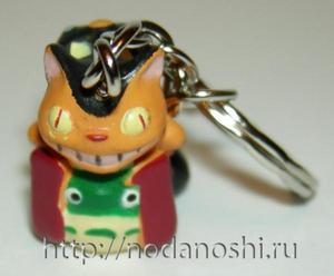 Totoro keychain mini - catbus stand