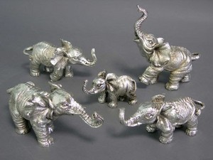 Фигурки слонов