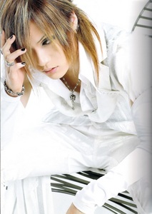 Uruha (The GazettE)