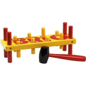 Скамейка с молоточком