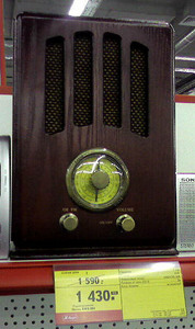радио, которое берет УКВ, чтоб было Эхо Москвы и Маяк и культура