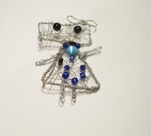 Брошка из проволоки "Девочка"