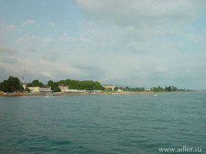 на море