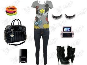 Футболка,мобильник,лак,ресницы,сумку,браслеты,джинсы