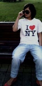 Футболку с надписью "I love NY"