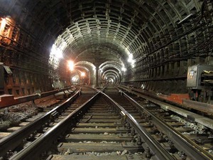 покататься в кабине поезда метро