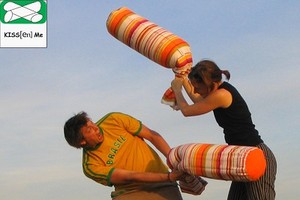 подушка яркая забавная