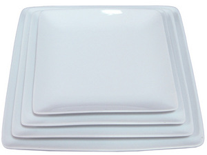 Набор белых квадратных тарелок