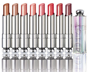 Помада натурального прохладного розового оттенка