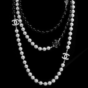 CHANEL pearl necklace