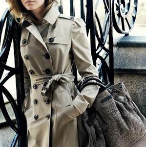 pop Burberry trench