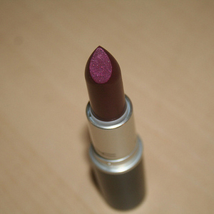 mac glaze lipstick chignon