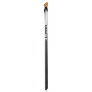 кисть MAC 266 Small Angle Brush