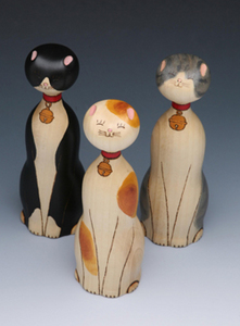 Кошачья куколка KOKESHI DOLL