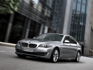 Автомобиль BMW 5 серии