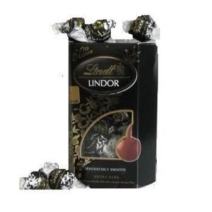 Черный шоколад Lindt.