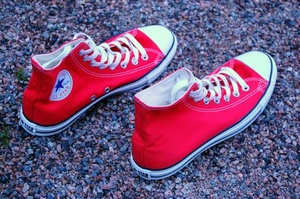 красные кеды converse