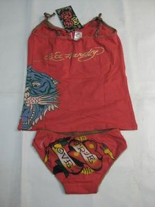 ed Hardy!!!!ED HARDY!!!много хаааааааааааааардиииии!!!!