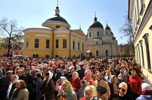 поклонится Матронушке и попросить