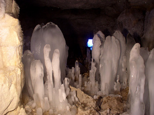 В старицкие пещеры