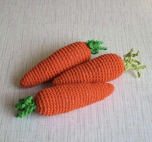 Игрушечная морковка