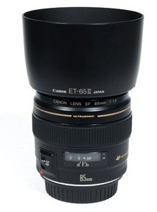 Объектив Canon EF 85mm F1.8, а может и  Sigma AF 85mm F1.4 EX DG HSM