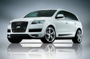 белый Audi Q7